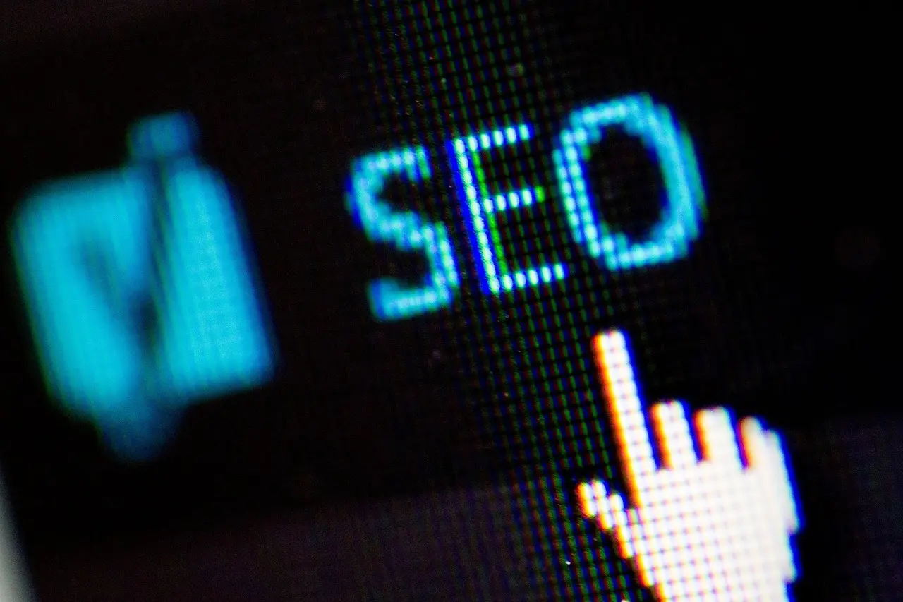 Ekran računara sa prikazom search bara i pitanja — find Google questions