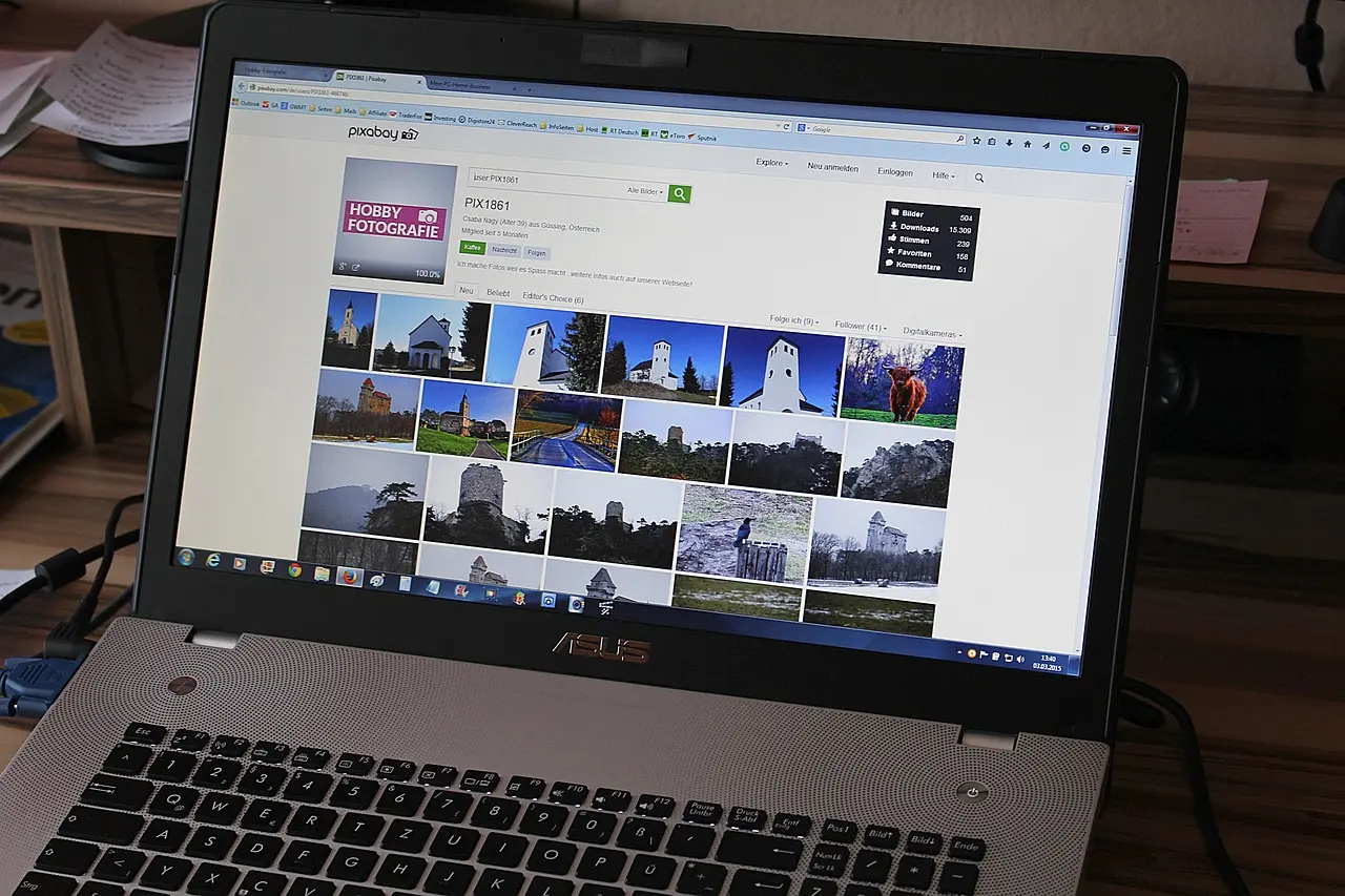 Prikaz ekrana sa analitikom za AI visibility for website, moderno radno okruženje